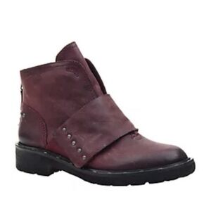 EUC - OTBT Frontage Boots - Eggplant - size 7